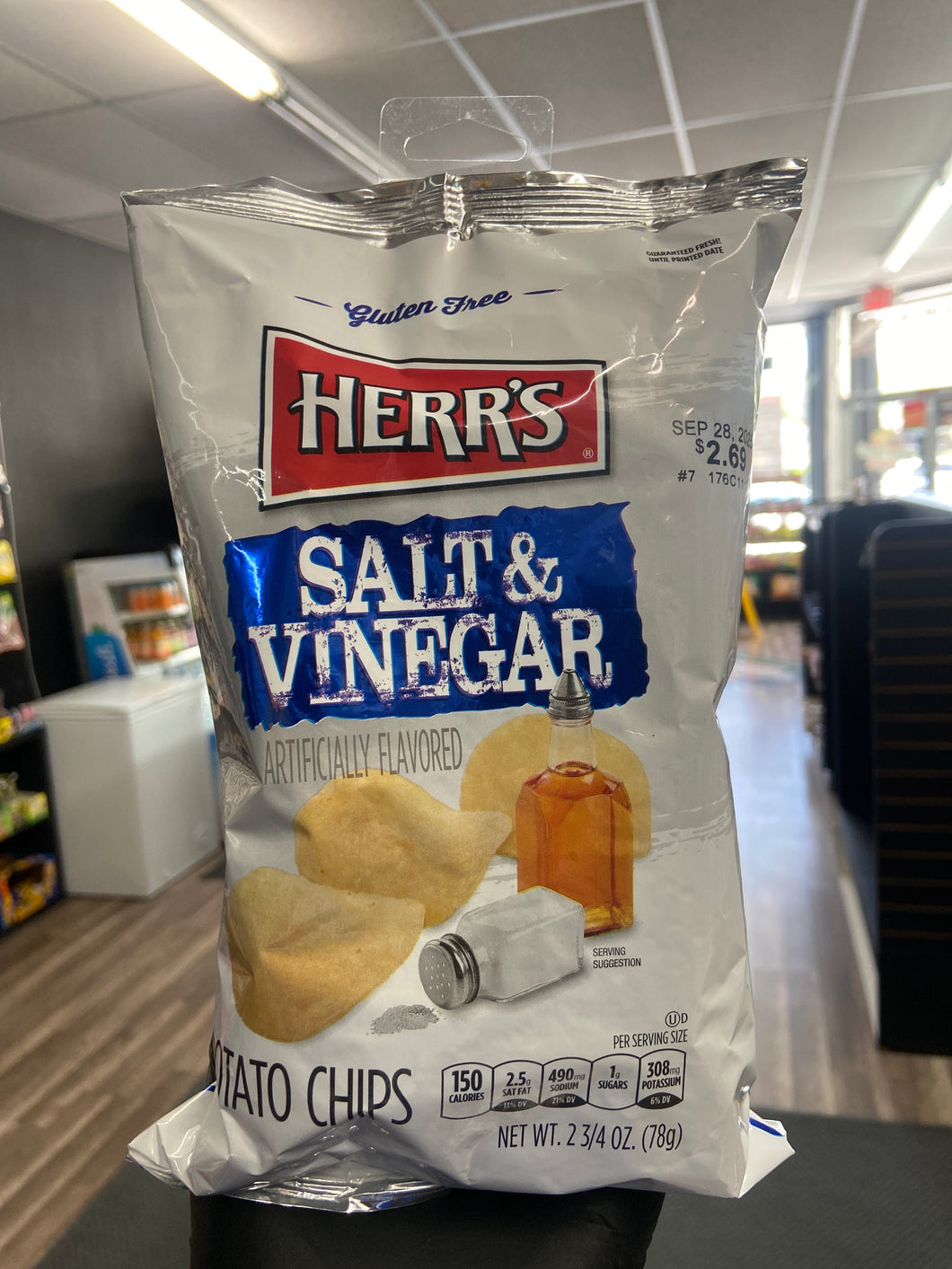 Herr’s Salt & Vinegar Chips (USA)