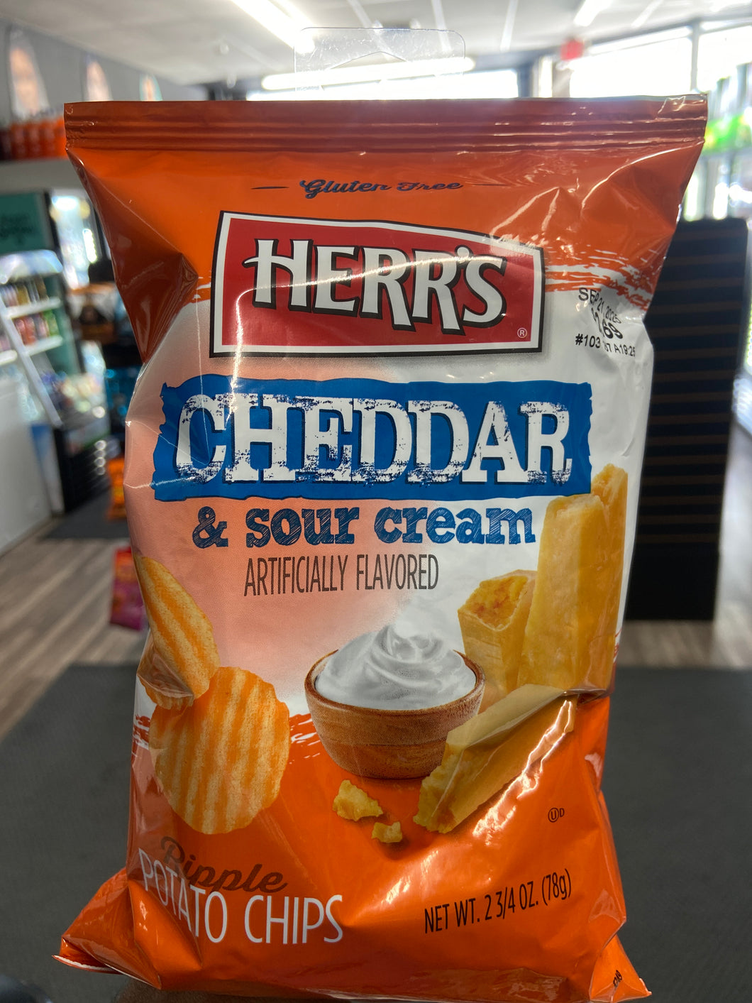 Herr’s Cheddar & Sour Cream Chips (USA)